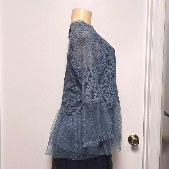 Cato Slate Blue Bell Sleeve Lace Overlay Lined Blouse Sz Medium EUC Bg1090 - Picture 4 of 14
